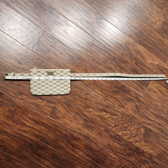 Michael Kors belt bag - Picture 6 of 9